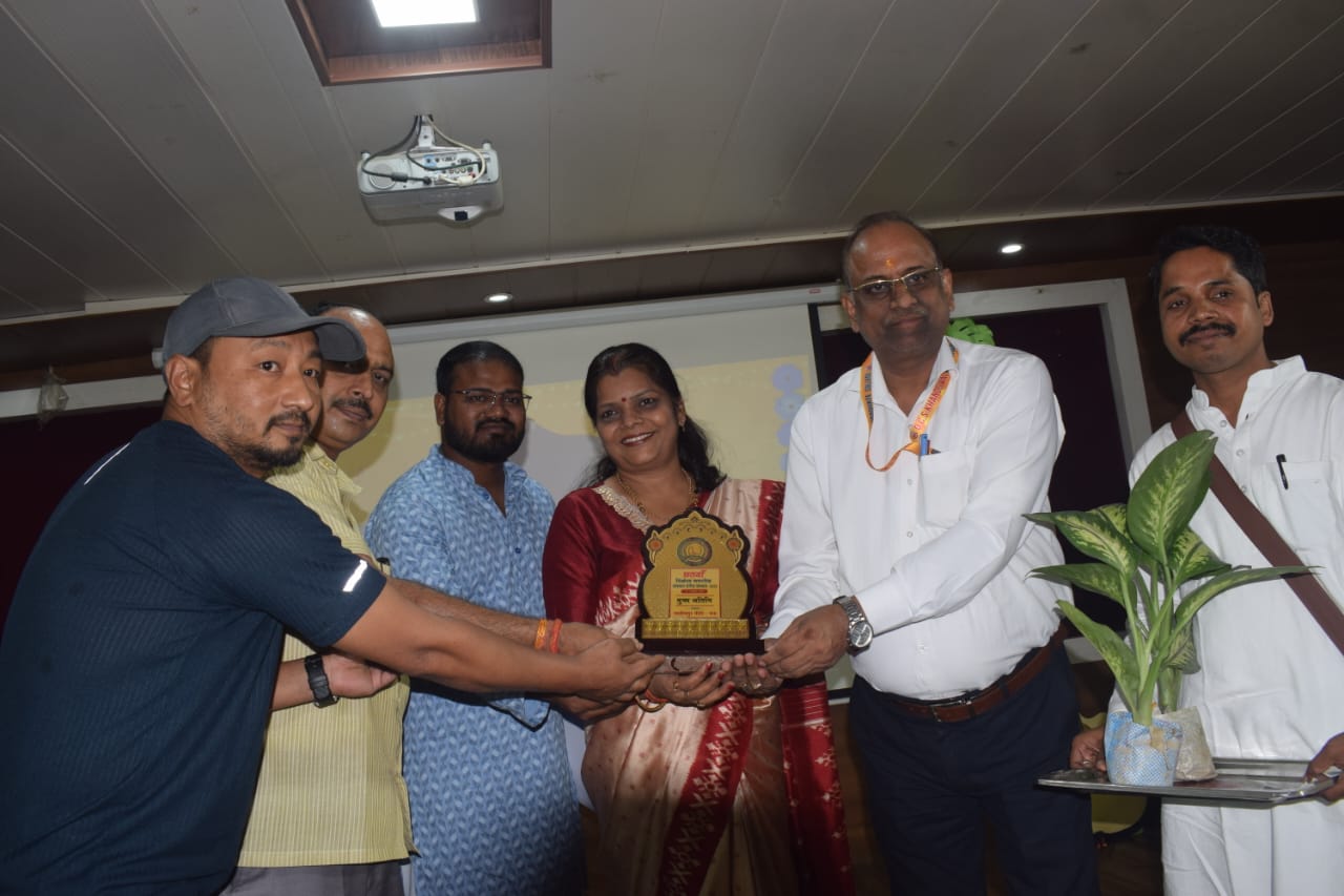 mr. dr. sarvesh pandey and smt. punam pandey 